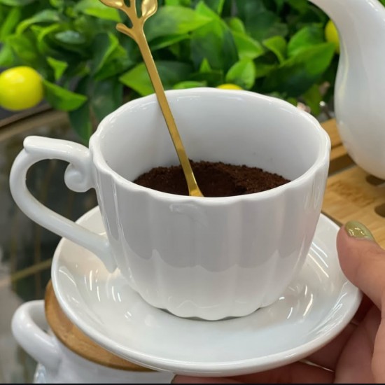 Porcelain Tea Pot & 6 Tea Cups 