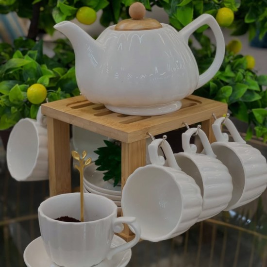 Porcelain Tea Pot & 6 Tea Cups 