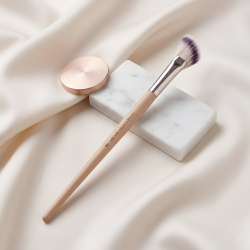 Neverti Highlighter Brush