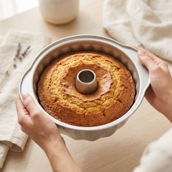 Cake Pan with silicon hands 27*24*11 cm