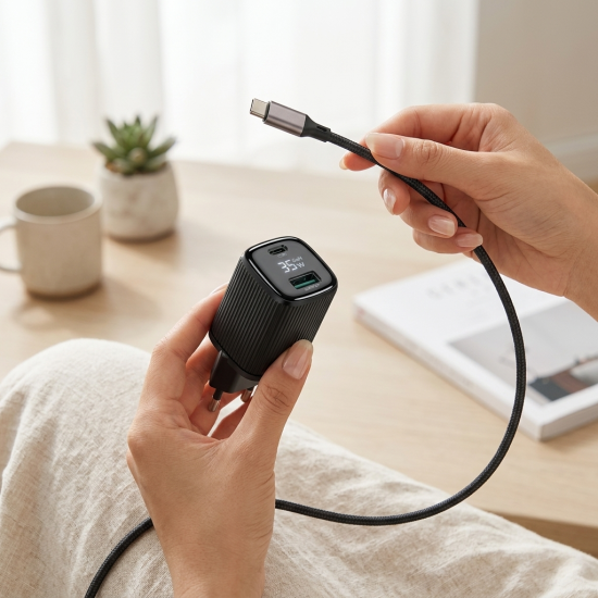 Black Fast Digital Charger 35W